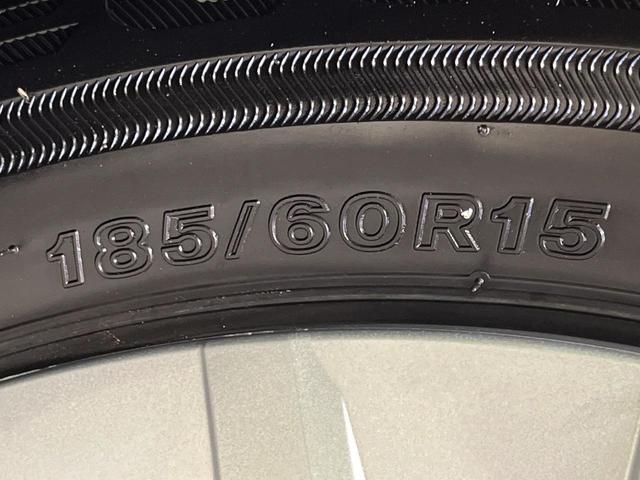 ヤリス ハイブリッドＸ　４ＷＤ　ナビ機能付きディスプレイオーディオ　バックカメラ　ＡＣ１００Ｖ電源　セーフティセンス　レーダークルーズ　禁煙車　ドラレコ　スマートキー　ビルトインＥＴＣ　オートハイビーム　車線逸脱警報（59枚目）