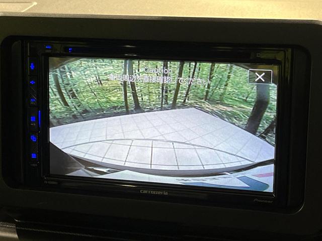 【バックカメラ】駐車時に後方がリアルタイム映像で確認できます。大型商業施設や立体駐車場での駐車時や、夜間のバック時に大活躍！運転スキルに関わらず、今や必須となった装備のひとつです！
