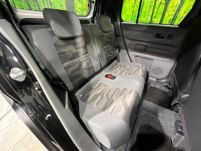 後部座席も気になるようなキズ・汚れやへたり等、大きなダメージはなく、良好な状態です。