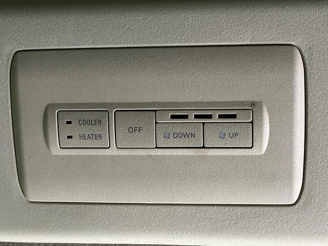 デリカＤ：５ Ｄ　パワーパッケージ　４ＷＤ　ターボ　両側電動スライドドア　ＳＤナビ　バックカメラ　禁煙車　前席シートヒーター　スマートキー　ＨＩＤヘッド　ビルトインＥＴＣ　オートライト　オートエアコン　純正１８インチＡＷ（34枚目）