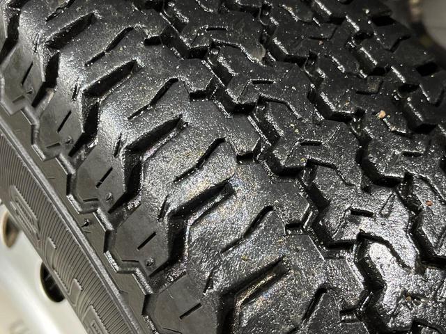 ハイゼットトラック ジャンボＳＡＩＩＩｔ　４ＷＤ　スマートアシスト３ｔ　禁煙車　ＬＥＤヘッド　車線逸脱警報　誤発進抑制機能　ＬＥＤフォグ　ヘッドライトレベライザー　大型荷台作業灯　パワーウィンドウ（43枚目）