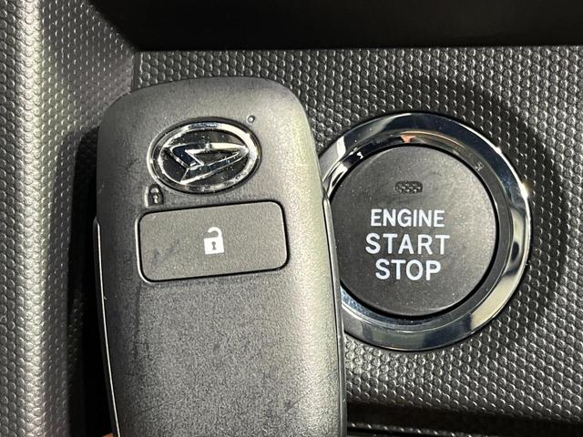 【キーフリーシステム】カバンやポケットに入れたままでもドアの施錠・解錠が可能なスマートキーを装備。エンジンのオン・オフ時もカギを取り出す必要が無いからとっても便利です♪