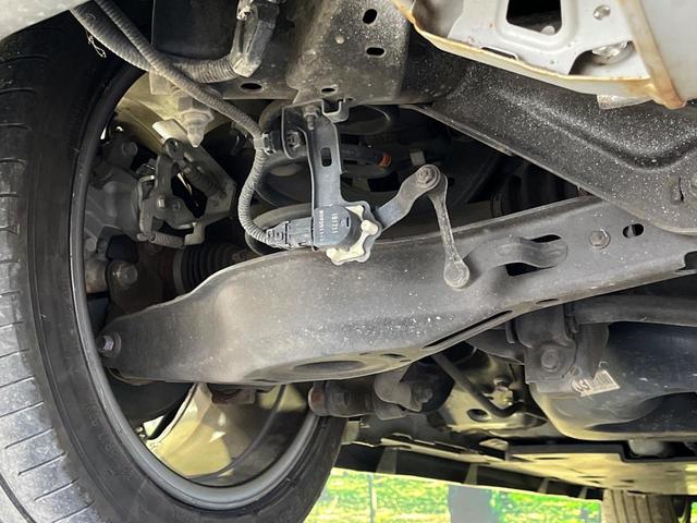 プリウス Ｓツーリングセレクション　４ＷＤ　モデリスタエアロ　９型ＳＤナビ　バックカメラ　ＡＣ１００Ｖ電源　セーフティセンス　レーダークルーズ　シートヒーター　ドラレコ　コーナーセンサー　ＬＥＤヘッド　ＥＴＣ　エンジンスターター（21枚目）