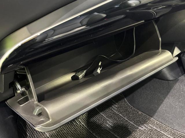 プリウス Ｓツーリングセレクション　４ＷＤ　モデリスタエアロ　９型ＳＤナビ　バックカメラ　ＡＣ１００Ｖ電源　セーフティセンス　レーダークルーズ　シートヒーター　ドラレコ　コーナーセンサー　ＬＥＤヘッド　ＥＴＣ　エンジンスターター（63枚目）