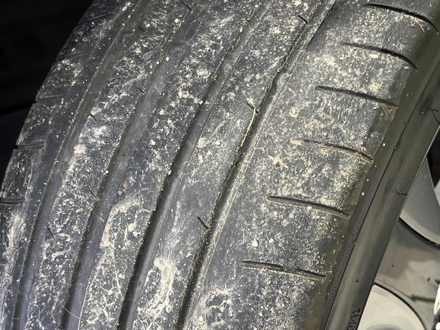 プリウス Ｓツーリングセレクション　４ＷＤ　モデリスタエアロ　９型ＳＤナビ　バックカメラ　ＡＣ１００Ｖ電源　セーフティセンス　レーダークルーズ　シートヒーター　ドラレコ　コーナーセンサー　ＬＥＤヘッド　ＥＴＣ　エンジンスターター（70枚目）