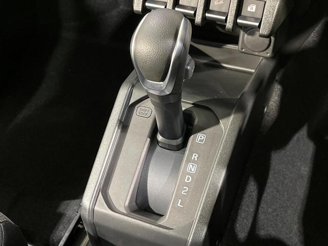ジムニー ＸＣ　４ＷＤ　セーフティサポート　禁煙車　撥水加工シート　前席シートヒーター　クリアランスソナー　スマートキー　ＬＥＤヘッド　クルコン　オートハイビーム　車線逸脱警報　誤発進抑制機能　オートエアコン（24枚目）