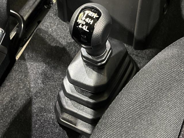 ジムニー ＸＣ　４ＷＤ　セーフティサポート　禁煙車　撥水加工シート　前席シートヒーター　クリアランスソナー　スマートキー　ＬＥＤヘッド　クルコン　オートハイビーム　車線逸脱警報　誤発進抑制機能　オートエアコン（25枚目）