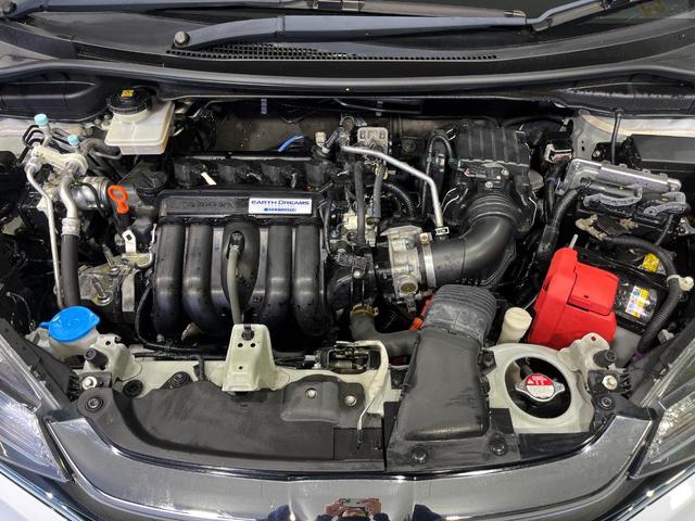 フィットハイブリッド Ｆ　４ＷＤ　ＳＤナビ　バックカメラ　寒冷地仕様　アダプティブクルーズコントロール　ホンダセンシング　禁煙車　コーナーセンサー　スマートキー　ＥＴＣ　オートエアコン　ＣＤ　ＤＶＤ再生（18枚目）