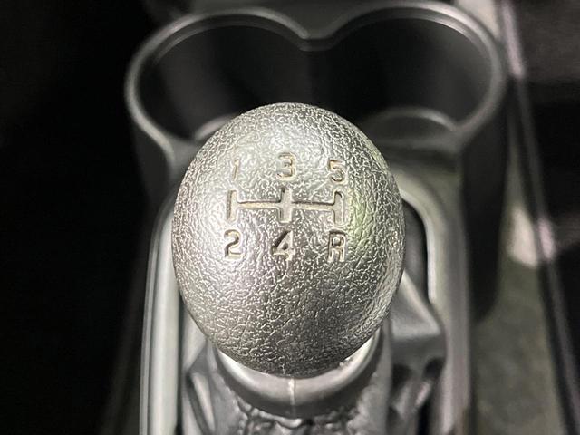 アルト F 4WD MT車 禁煙車 運転席シートヒーター CD再生(3枚目)