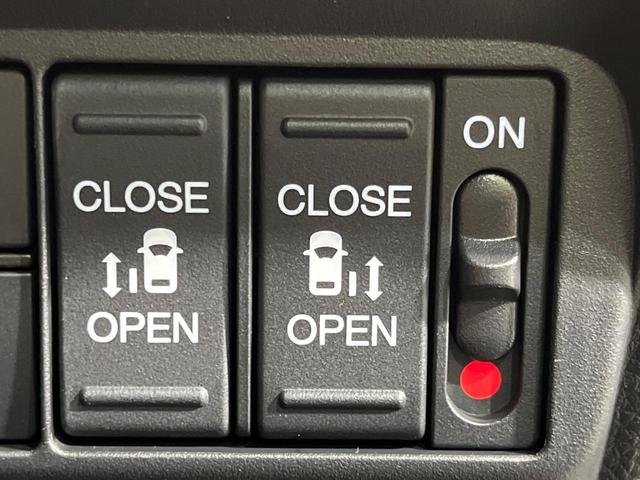 フリード ｅ：ＨＥＶクロスター　４ＷＤ　登録済未使用車　両側電動スライド　ホンダセンシング　アダプティブクルーズ　ハーフレザーシート　クリアランスソナー　スマートキー　ＬＥＤヘッド　純正１５インチＡＷ　オートハイビーム　オートライト（3枚目）