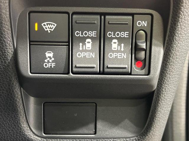 フリード ｅ：ＨＥＶクロスター　４ＷＤ　登録済未使用車　両側電動スライド　ホンダセンシング　アダプティブクルーズ　ハーフレザーシート　クリアランスソナー　スマートキー　ＬＥＤヘッド　純正１５インチＡＷ　オートハイビーム　オートライト（4枚目）