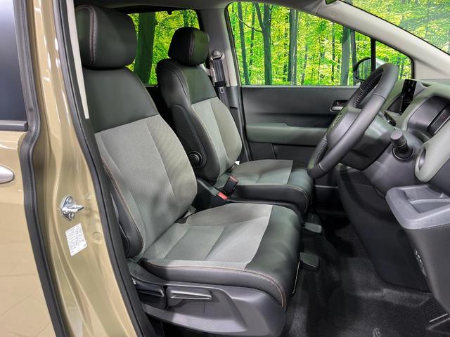 フリード ｅ：ＨＥＶクロスター　４ＷＤ　登録済未使用車　両側電動スライド　ホンダセンシング　アダプティブクルーズ　ハーフレザーシート　クリアランスソナー　スマートキー　ＬＥＤヘッド　純正１５インチＡＷ　オートハイビーム　オートライト（8枚目）