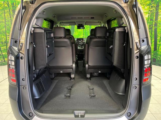 フリード ｅ：ＨＥＶクロスター　４ＷＤ　登録済未使用車　両側電動スライド　ホンダセンシング　アダプティブクルーズ　ハーフレザーシート　クリアランスソナー　スマートキー　ＬＥＤヘッド　純正１５インチＡＷ　オートハイビーム　オートライト（11枚目）