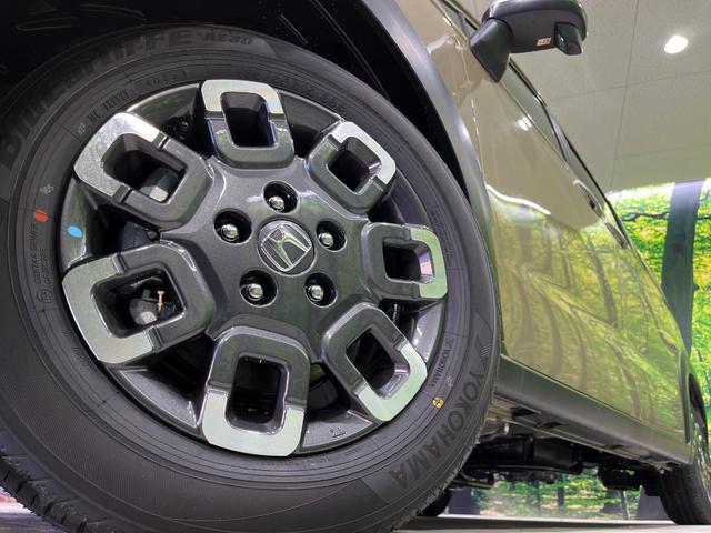 フリード ｅ：ＨＥＶクロスター　４ＷＤ　登録済未使用車　両側電動スライド　ホンダセンシング　アダプティブクルーズ　ハーフレザーシート　クリアランスソナー　スマートキー　ＬＥＤヘッド　純正１５インチＡＷ　オートハイビーム　オートライト（14枚目）