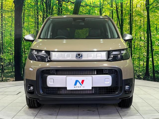 フリード ｅ：ＨＥＶクロスター　４ＷＤ　登録済未使用車　両側電動スライド　ホンダセンシング　アダプティブクルーズ　ハーフレザーシート　クリアランスソナー　スマートキー　ＬＥＤヘッド　純正１５インチＡＷ　オートハイビーム　オートライト（15枚目）