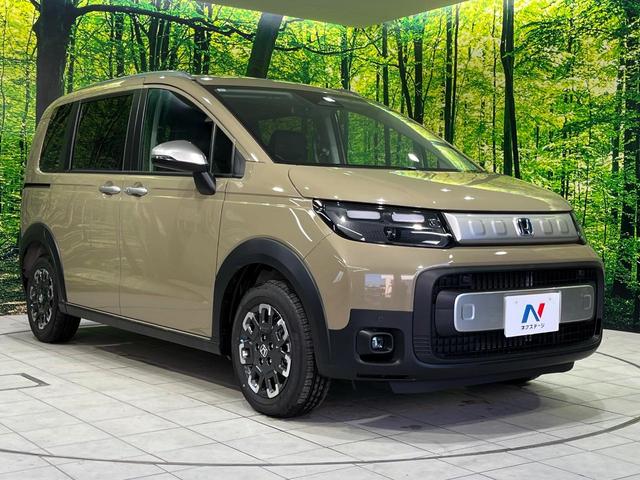 フリード ｅ：ＨＥＶクロスター　４ＷＤ　登録済未使用車　両側電動スライド　ホンダセンシング　アダプティブクルーズ　ハーフレザーシート　クリアランスソナー　スマートキー　ＬＥＤヘッド　純正１５インチＡＷ　オートハイビーム　オートライト（17枚目）