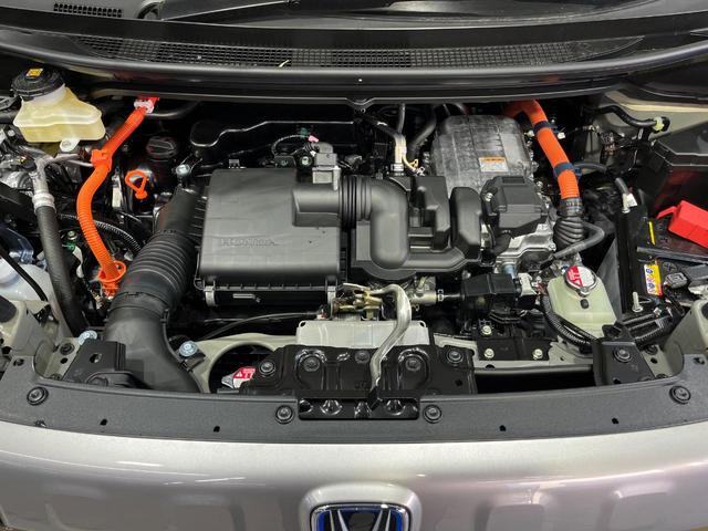 フリード ｅ：ＨＥＶクロスター　４ＷＤ　登録済未使用車　両側電動スライド　ホンダセンシング　アダプティブクルーズ　ハーフレザーシート　クリアランスソナー　スマートキー　ＬＥＤヘッド　純正１５インチＡＷ　オートハイビーム　オートライト（19枚目）