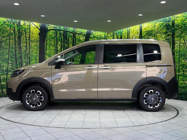 フリード ｅ：ＨＥＶクロスター　４ＷＤ　登録済未使用車　両側電動スライド　ホンダセンシング　アダプティブクルーズ　ハーフレザーシート　クリアランスソナー　スマートキー　ＬＥＤヘッド　純正１５インチＡＷ　オートハイビーム　オートライト（28枚目）