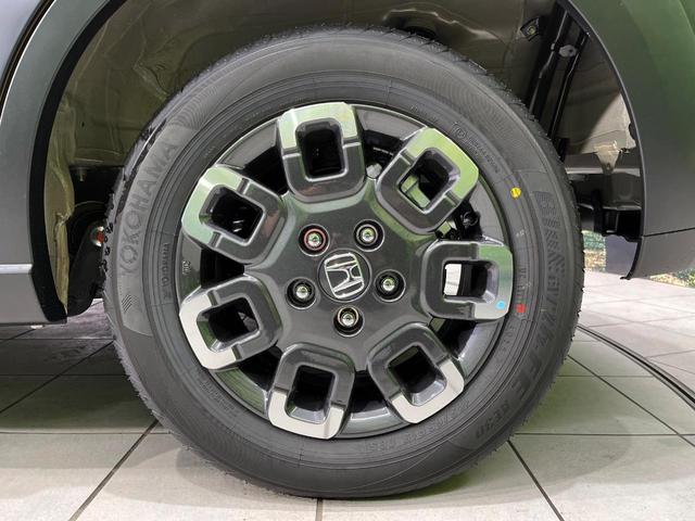 フリード ｅ：ＨＥＶクロスター　４ＷＤ　登録済未使用車　両側電動スライド　ホンダセンシング　アダプティブクルーズ　ハーフレザーシート　クリアランスソナー　スマートキー　ＬＥＤヘッド　純正１５インチＡＷ　オートハイビーム　オートライト（29枚目）