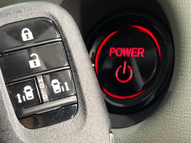 フリード ｅ：ＨＥＶクロスター　４ＷＤ　登録済未使用車　両側電動スライド　ホンダセンシング　アダプティブクルーズ　ハーフレザーシート　クリアランスソナー　スマートキー　ＬＥＤヘッド　純正１５インチＡＷ　オートハイビーム　オートライト（31枚目）