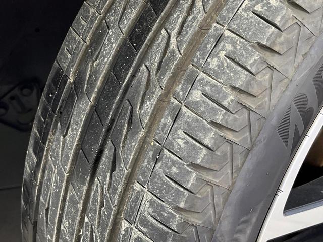 エクストレイル モード・プレミア ハイブリッド 4WD コネクトナビ 全周囲カメラ インテリジェントエマージェンシーブレーキ プロパイロット 禁煙車 パワーバックドア 黒革シート 全席シートヒーター ドラレコ オートハイビーム 車線逸脱警報 ETC(61枚目)