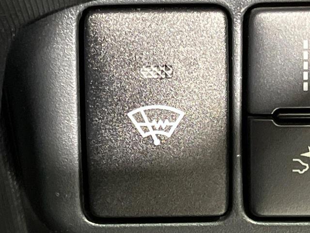 アクア L SDナビ バックカメラ 寒冷地仕様 セーフティセンスC 禁煙車 ビルトインETC オートマチックハイビーム オートエアコン オートライト Bluetooth再生 CD/DVD再生 地デジ(5枚目)