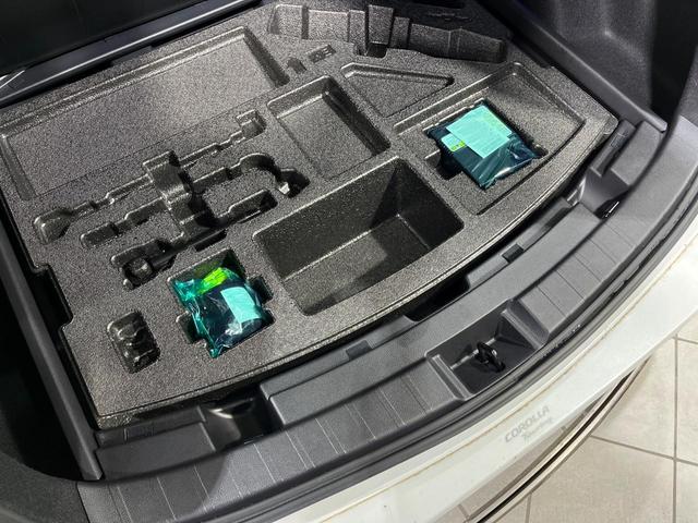 カローラツーリング ハイブリッド ダブルバイビー 4WD 純正10.5型ナビ バックカメラ セーフティセンス レーダークルーズ AC100V電源 禁煙車 ハーフレザーシート コーナーセンサー LEDヘッド ETC2.0 純正17インチAW(47枚目)