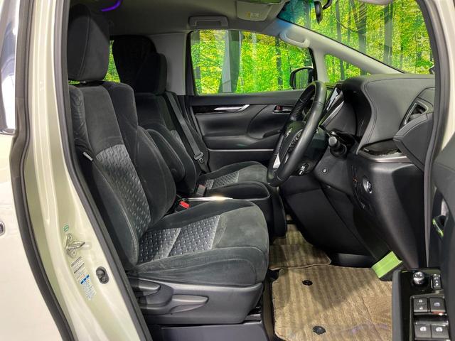 アルファード ２．５Ｓ　Ａパッケージ　４ＷＤ　両側電動スライドドア　純正９型ＳＤナビ　後席モニター　バックカメラ　寒冷地仕様　ＡＣ１００Ｖ電源　プリクラッシュセーフティ　レーダークルーズ　禁煙車　コーナーセンサー　スマートキー（8枚目）