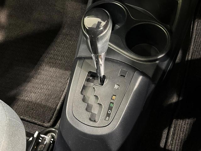 アクア Ｓスタイルブラック　純正９型ナビ　バックカメラ　セーフティセンス　禁煙車　シートヒーター　クリアランスソナー　スマートキー　ＬＥＤヘッド　オートハイビーム　車線逸脱警報　オートライト　オートエアコン　純正１５インチＡＷ（25枚目）