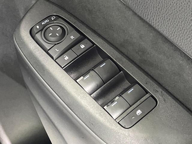 ヤリスクロス ハイブリッドZ 4WD 登録済未使用車 純正8型ディスプレイ 全周囲カメラ セーフティセンス レーダークルーズ 前席シートヒーター パワーシート クリアランスソナー スマートキー LEDヘッド ETC2.0(43枚目)