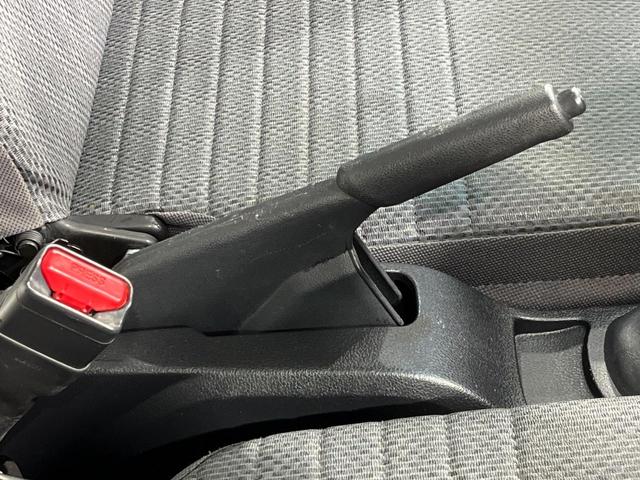 ハイゼットトラック スタンダードＳＡＩＩＩｔ　４ＷＤ　５ＭＴ　スマートアシスト３ｔ　禁煙車　クリアランスソナー　ＬＥＤヘッド　車線逸脱警報　誤発進抑制機能　オートライト（39枚目）