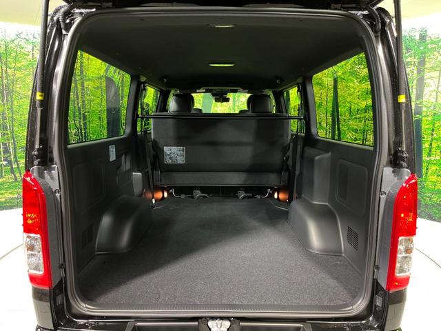 ハイエースバン ロングスーパーＧＬ　ダークプライムＳ　４ＷＤ　ディーゼル　ＡＣ１００Ｖ電源　セーフティセンス　禁煙車　ハーフレザーシート　クリアランスソナー　スマートキー　ＬＥＤヘッド　オートハイビーム　デジタルインナーミラー　車線逸脱警報　オートライト（10枚目）