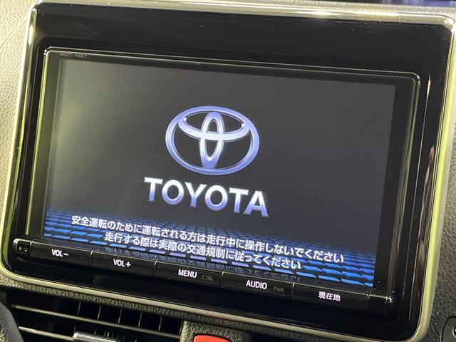 ヴォクシー Ｘ　４ＷＤ　電動スライドドア　純正９型ナビ　バックカメラ　寒冷地仕様　禁煙車　ドラレコ　ＬＥＤヘッド　ＥＴＣ　オートライト　デュアルオートエアコン　Ｂｌｕｅｔｏｏｔｈ再生　ＣＤ／ＤＶＤ再生　フルセグ（4枚目）