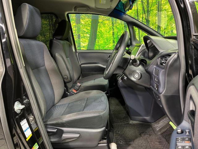 ヴォクシー Ｘ　４ＷＤ　電動スライドドア　純正９型ナビ　バックカメラ　寒冷地仕様　禁煙車　ドラレコ　ＬＥＤヘッド　ＥＴＣ　オートライト　デュアルオートエアコン　Ｂｌｕｅｔｏｏｔｈ再生　ＣＤ／ＤＶＤ再生　フルセグ（8枚目）