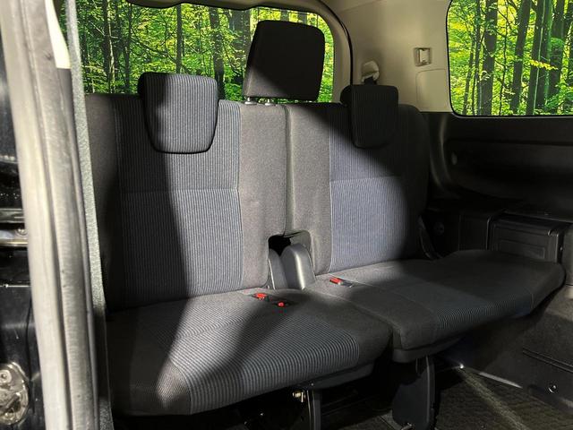 ヴォクシー Ｘ　４ＷＤ　電動スライドドア　純正９型ナビ　バックカメラ　寒冷地仕様　禁煙車　ドラレコ　ＬＥＤヘッド　ＥＴＣ　オートライト　デュアルオートエアコン　Ｂｌｕｅｔｏｏｔｈ再生　ＣＤ／ＤＶＤ再生　フルセグ（10枚目）