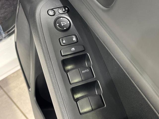 ヴェゼル ｅ：ＨＥＶ　Ｘ　４ＷＤ　９型ホンダコネクトディスプレイ　バックカメラ　寒冷地仕様　ホンダセンシング　禁煙車　ドラレコ　コーナーセンサー　スマートキー　ＬＥＤヘッド　ＥＴＣ２．０　純正１６インチＡＷ　車線逸脱警報（6枚目）