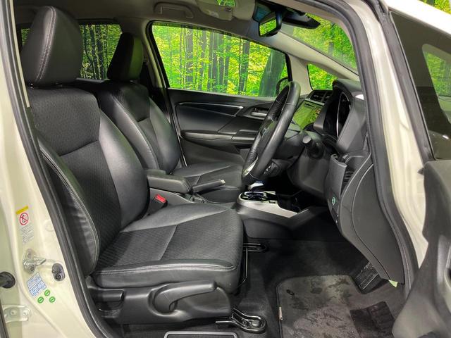 フィットハイブリッド Ｌパッケージ　純正ナビ　バックカメラ　寒冷地仕様　シティブレーキアクティブシステム　禁煙車　ドラレコ　スマートキー　ＬＥＤヘッド　ＥＴＣ　純正１５インチアルミ　オートライト　オートエアコン　Ｂｌｕｅｔｏｏｔｈ（8枚目）