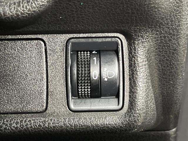 ノート Ｘ　純正ＳＤナビ　禁煙車　スマートキー　ＥＴＣ　Ｂｌｕｅｔｏｏｔｈ　ＣＤ　ＤＶＤ再生（34枚目）