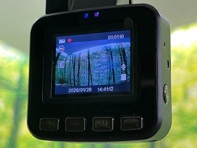 マーチ ボレロ　４ＷＤ　ＳＤナビ　禁煙車　スマートキー　ドラレコ　ＥＴＣ　オートエアコン　Ｂｌｕｅｔｏｏｔｈ　フルセグ　ＣＤ／ＤＶＤ再生（30枚目）