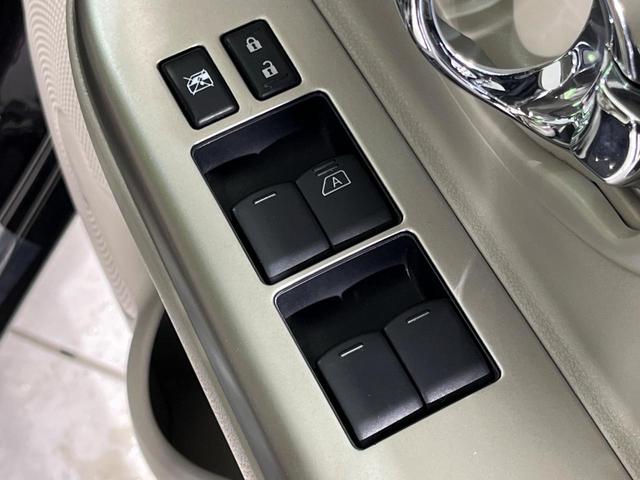 マーチ ボレロ　４ＷＤ　ＳＤナビ　禁煙車　スマートキー　ドラレコ　ＥＴＣ　オートエアコン　Ｂｌｕｅｔｏｏｔｈ　フルセグ　ＣＤ／ＤＶＤ再生（45枚目）