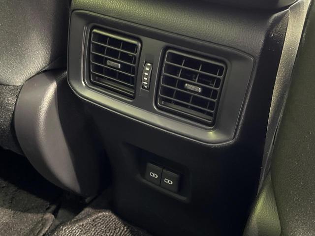 ＲＡＶ４ ハイブリッドＸ　４ＷＤ　純正ディスプレイ　バックカメラ　トヨタセーフティセンス　レーダークルーズ　禁煙車　ドラレコ　コーナーセンサー　スマートキー　ＬＥＤヘッド　ルーフレール　ＥＴＣ２．０　純正１８インチＡＷ（30枚目）