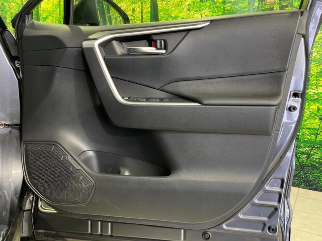 ＲＡＶ４ ハイブリッドＸ　４ＷＤ　純正ディスプレイ　バックカメラ　トヨタセーフティセンス　レーダークルーズ　禁煙車　ドラレコ　コーナーセンサー　スマートキー　ＬＥＤヘッド　ルーフレール　ＥＴＣ２．０　純正１８インチＡＷ（47枚目）