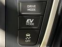 ハイブリッドＳ－Ｚ　４ＷＤ　両側電動スライド　純正１０．５型ディスプレイ　フリップダウン　全周囲カメラ　トヨタチームメイト　寒冷地セット　ＡＣ１００Ｖ電源　セーフティセンス　レーダークルーズ　禁煙車　パワーバックドア（26枚目）