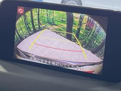 【バックカメラ】駐車時に後方がリアルタイム映像で確認できます。大型商業施設や立体駐車場での駐車時や、夜間のバック時に大活躍！運転スキルに関わらず、今や必須となった装備のひとつです！ 6