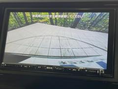 【バックカメラ】駐車時に後方がリアルタイム映像で確認できます。大型商業施設や立体駐車場での駐車時や、夜間のバック時に大活躍！運転スキルに関わらず、今や必須となった装備のひとつです！ 4