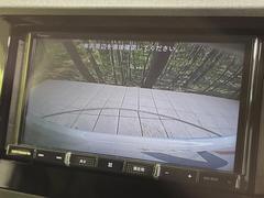 【バックカメラ】駐車時に後方がリアルタイム映像で確認できます。大型商業施設や立体駐車場での駐車時や、夜間のバック時に大活躍！運転スキルに関わらず、今や必須となった装備のひとつです！ 7