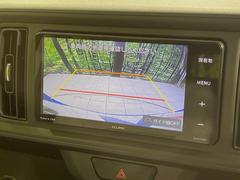 【バックカメラ】駐車時に後方がリアルタイム映像で確認できます。大型商業施設や立体駐車場での駐車時や、夜間のバック時に大活躍！運転スキルに関わらず、今や必須となった装備のひとつです！ 4