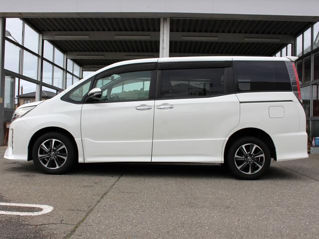 ノア Ｓｉ　ダブルバイビーＩＩ　４ＷＤ　３列シート８人乗り　両側オートスライドドア　ブレーキサポート　ナビ　リアフリップダウンモニター（12枚目）