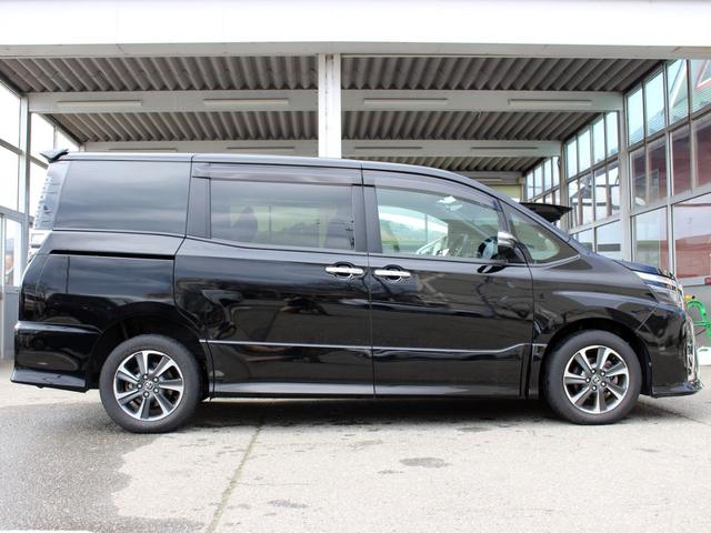 ヴォクシー ＺＳ　煌　４ＷＤ　ブレーキサポート　両側オートスライドドア　Ｂｌｕｅｔｏｏｔｈ対応ナビ　リアフリップダウンモニター（4枚目）