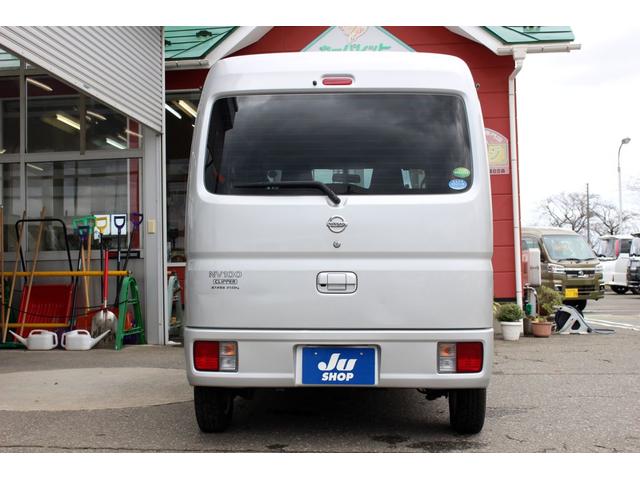ＮＶ１００クリッパーバン ＤＸ　４ＷＤ　５速マニュアル　エアコン　パワステ　ナビ　バックカメラ　ＥＴＣ車載器（8枚目）